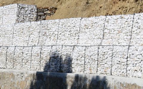 Muro in gabbioni a Quercianella
