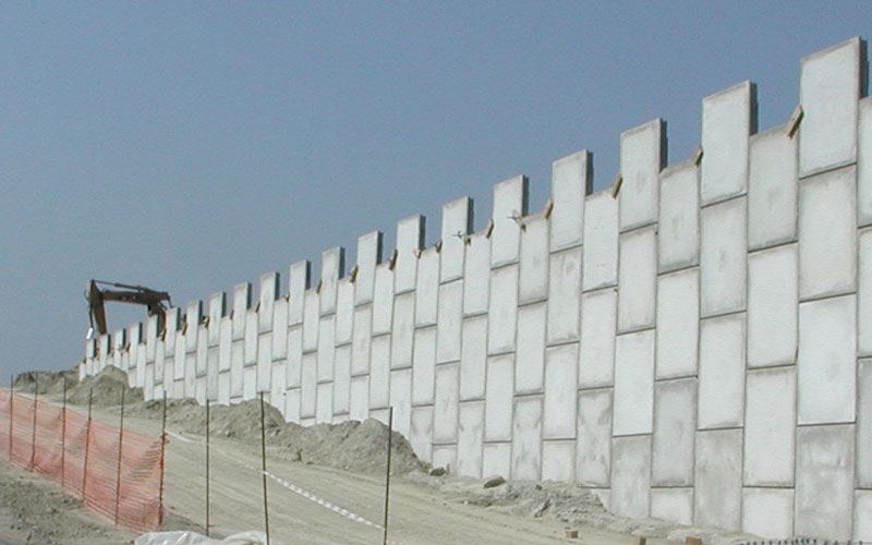 Muro in terra rinforzata con pannelli in calcestruzzo